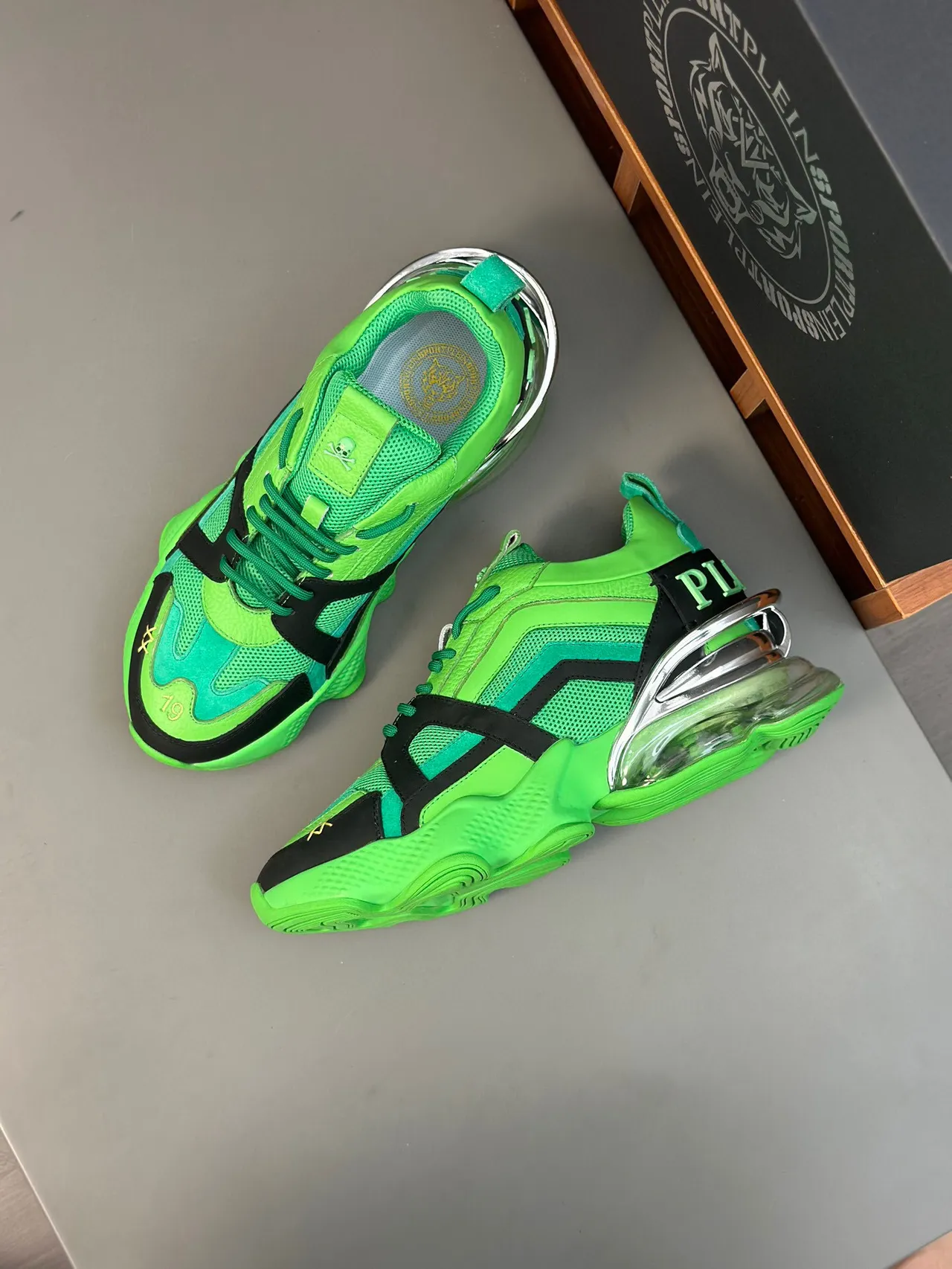 Green Black Oversized Sculpted Midsole Layered Mesh And Synthetic Overlays Chunky Sneakers 4