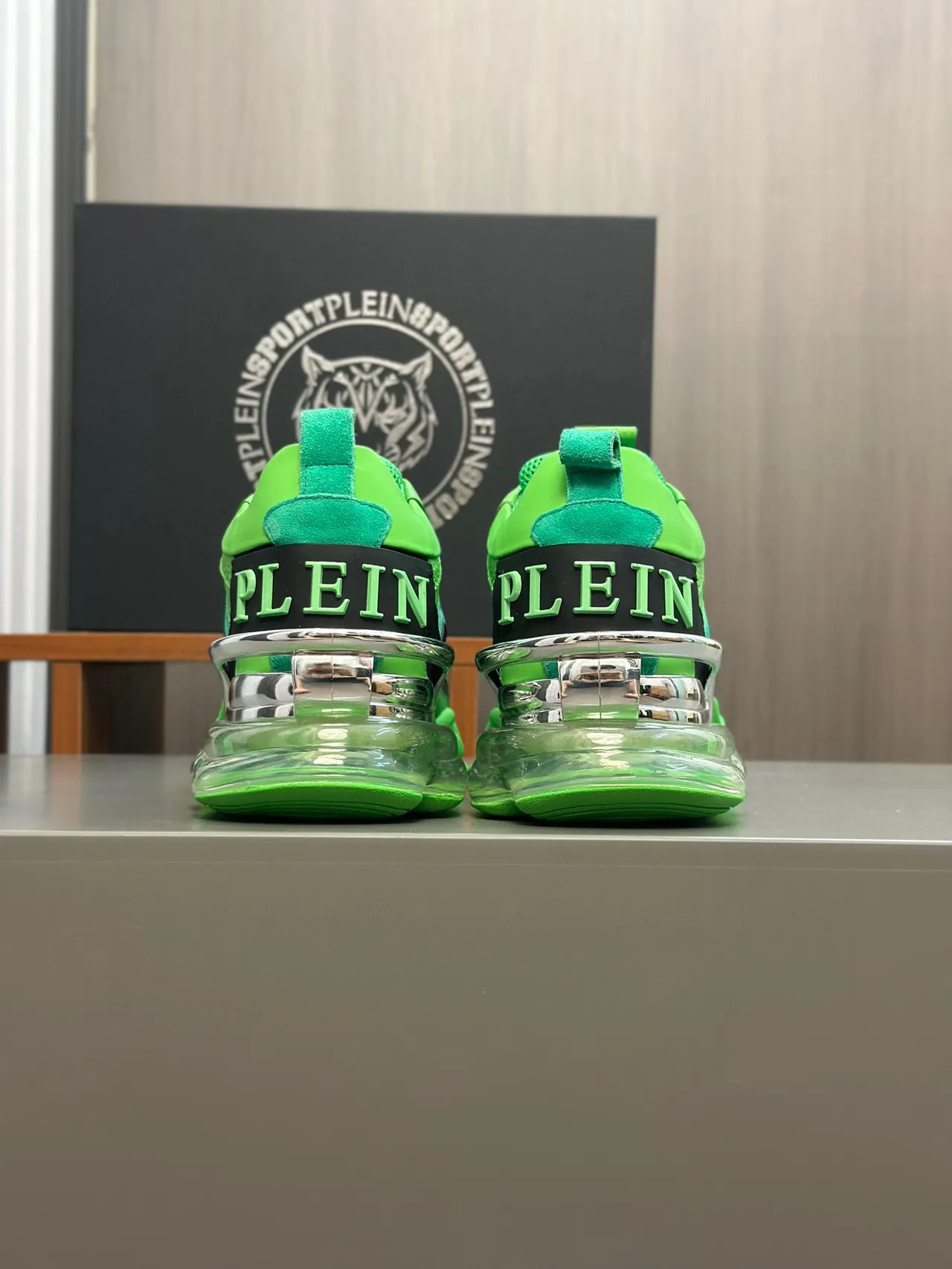 Green Black Oversized Sculpted Midsole Layered Mesh And Synthetic Overlays Chunky Sneakers 9
