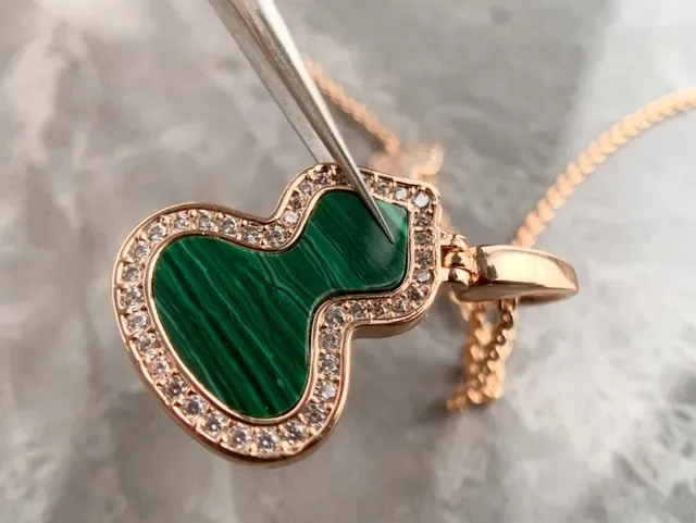 Green Gold Heart-Shaped Pendant Malachite Inlay Necklace 7