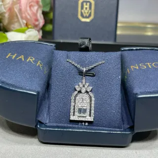 Harry Winston Architectural पावे डायमंड और सैफायर पेंडेंट नेकलेस