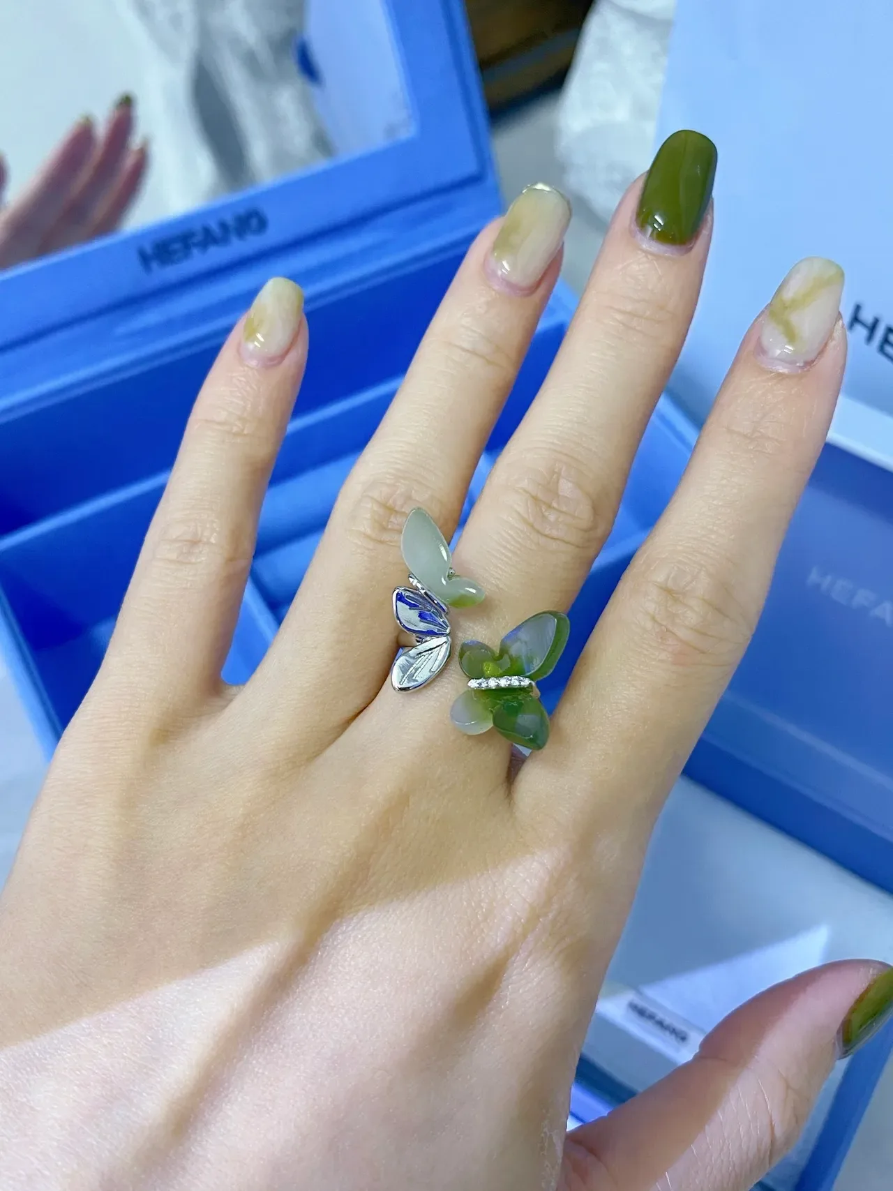 HEFANG Butterfly Motif Translucent Green Stone Silver-Tone Ring 3