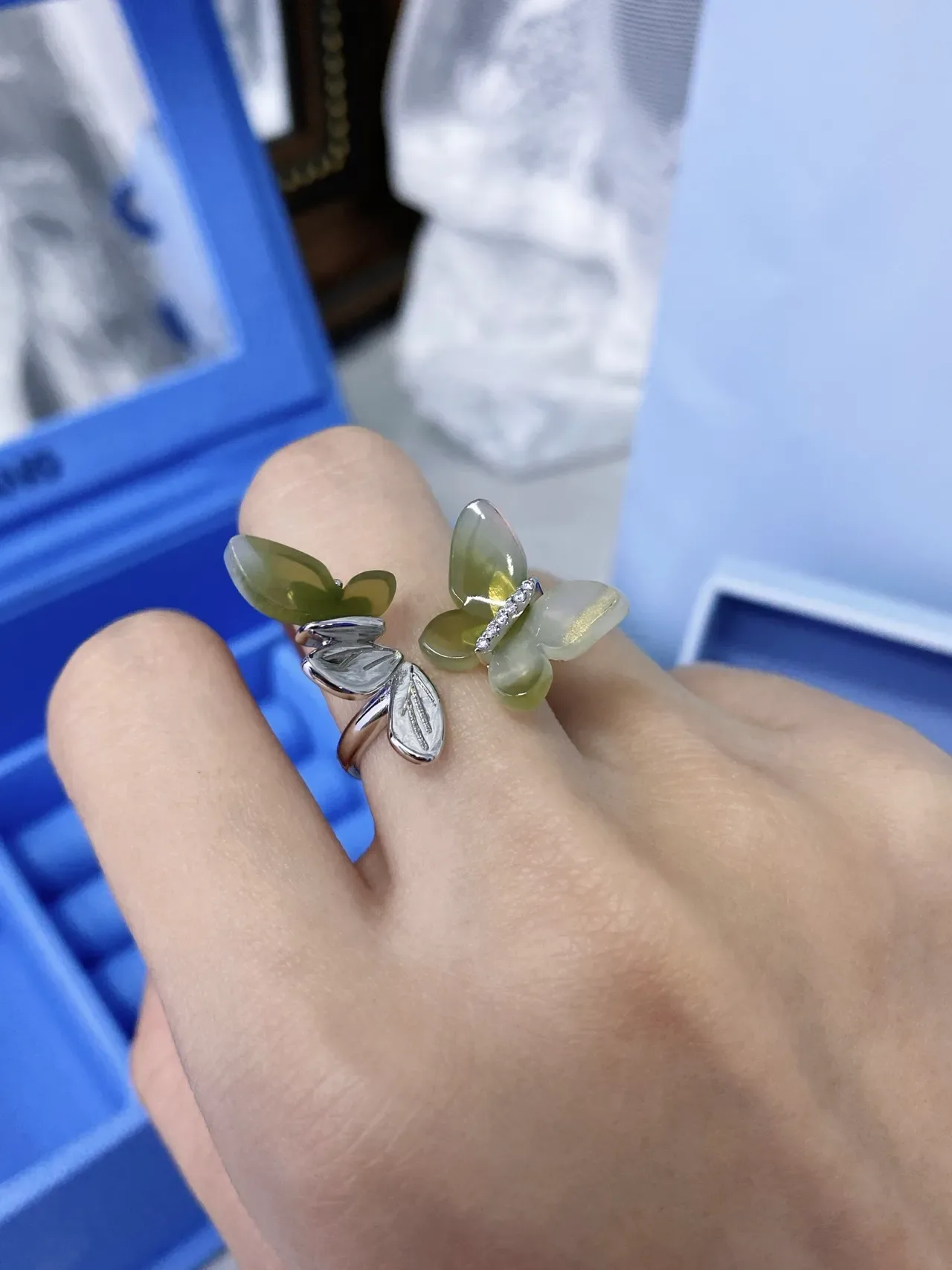 HEFANG Butterfly Motif Translucent Green Stone Silver-Tone Ring 4