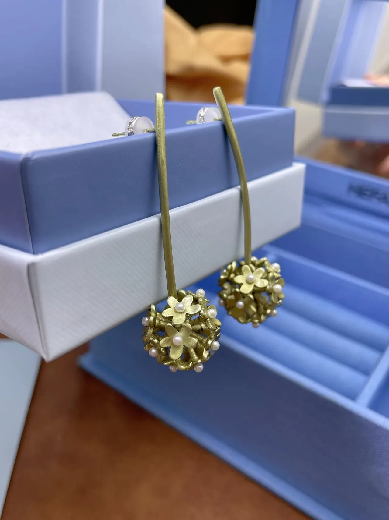 HEFANG Floral Pearl-Embellished Gold-Tone Drop Earrings 8