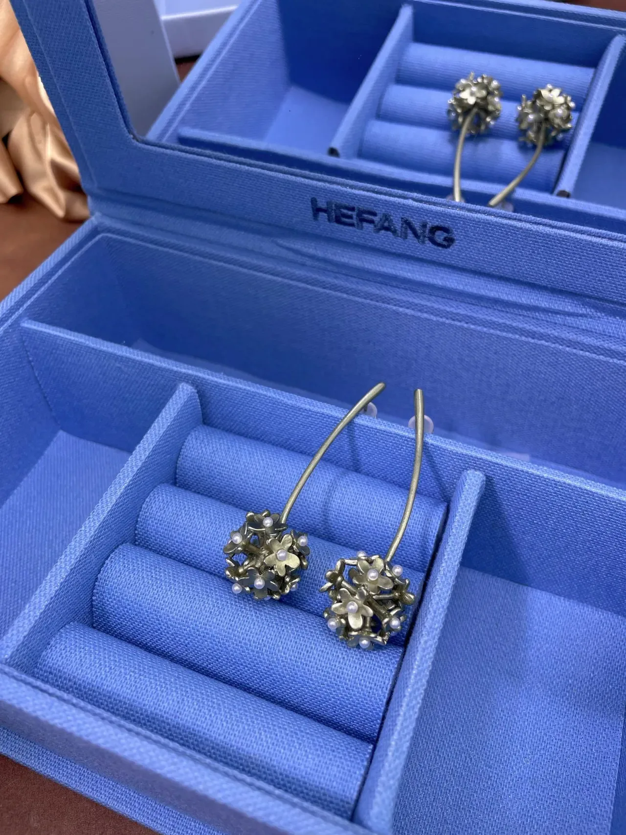 HEFANG Floral Pearl-Embellished Gold-Tone Drop Earrings 9