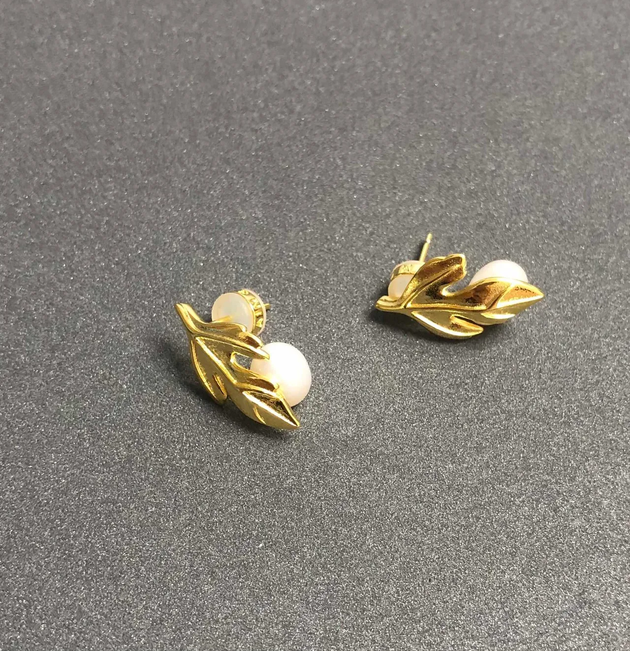 HEFANG Gold Leaf and Pearl Stud Earrings 4