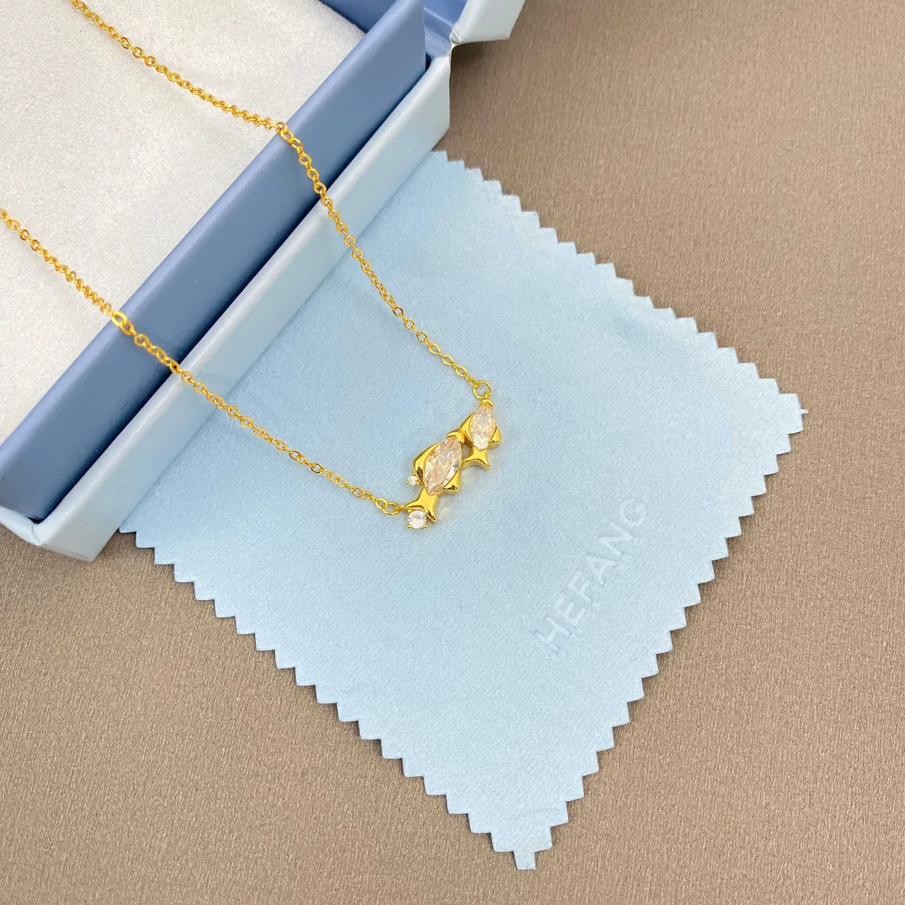 HEFANG Gold Transparent Chain Fish-Shaped Pendant Necklace 8