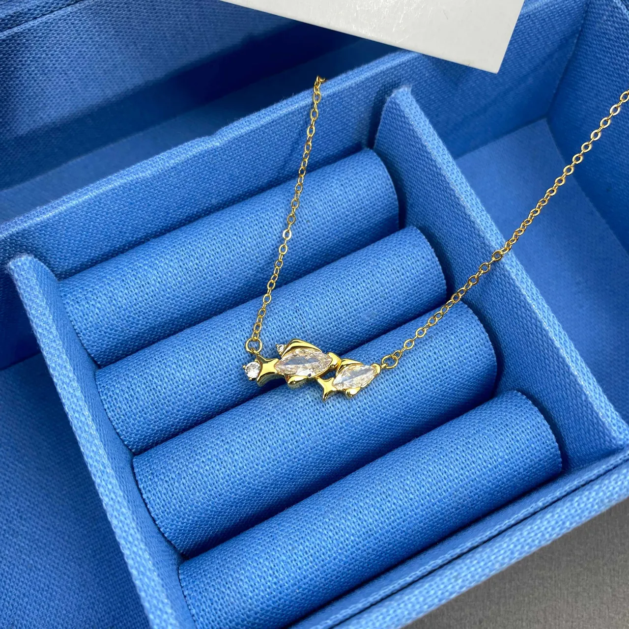 HEFANG Gold Transparent Chain Fish-Shaped Pendant Necklace 9