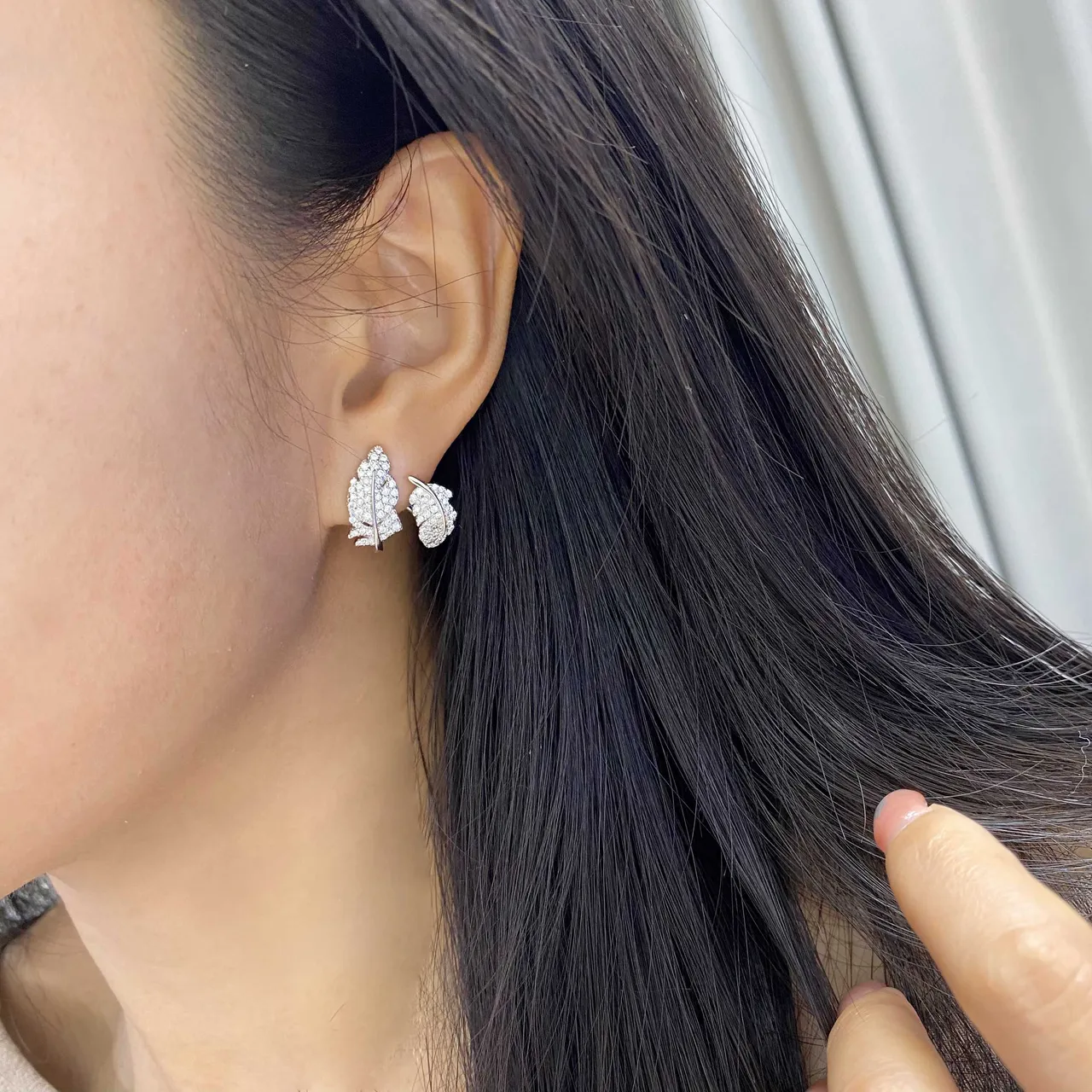 HEFANG Leaf Pavé Stud Earrings 3