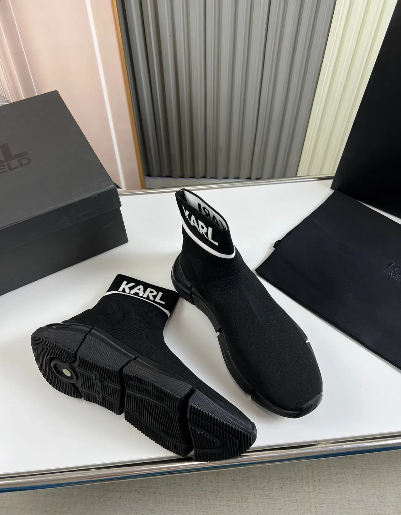 KARL Noir Blanc Chaussures Lifestyle Ajustement Chaussette Tricot Logo Ourlet Cheville 5