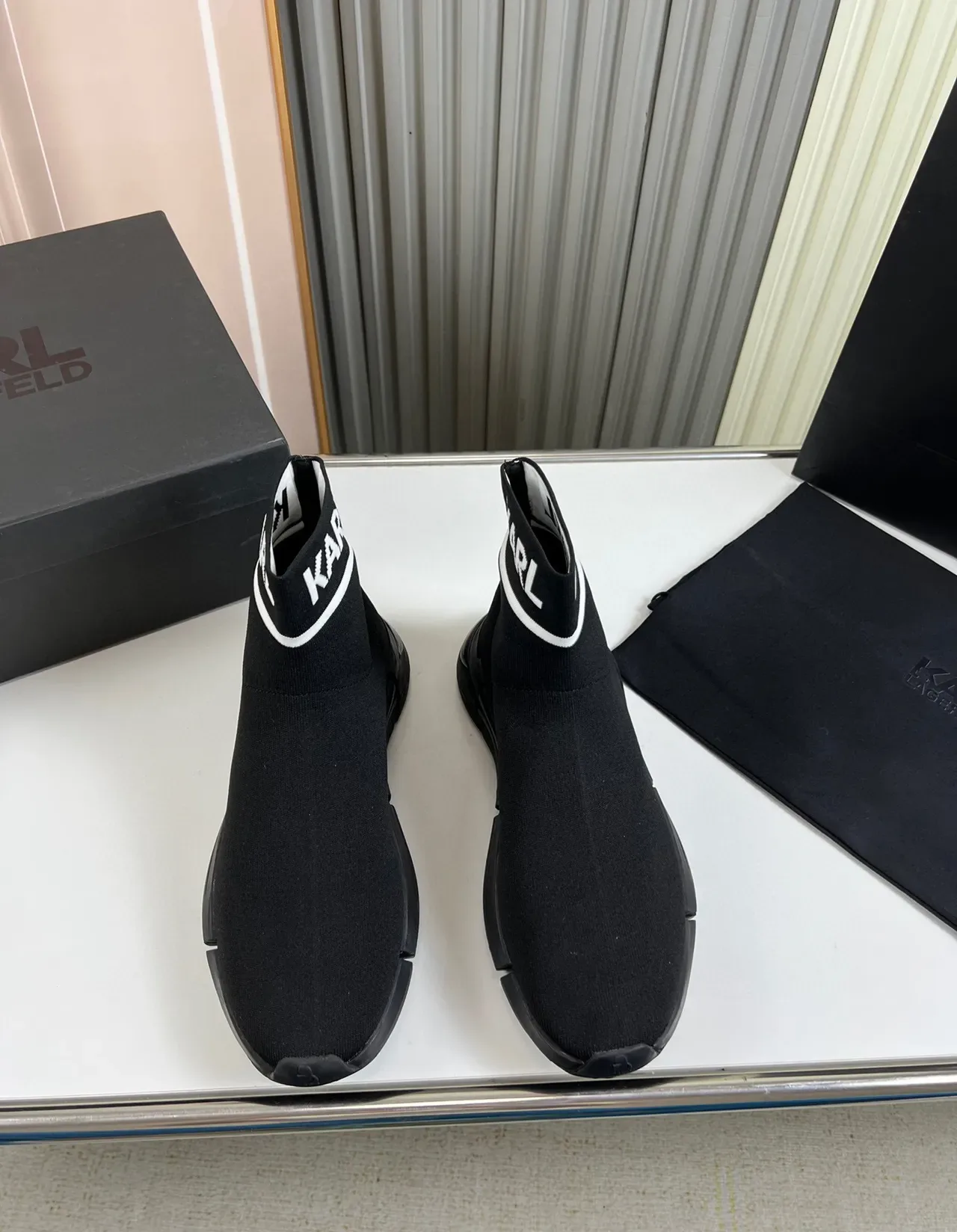 KARL Noir Blanc Chaussures Lifestyle Ajustement Chaussette Tricot Logo Ourlet Cheville 8