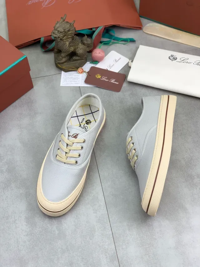 Light Gray Pebbled Leather Low-Top Casual Shoe 5