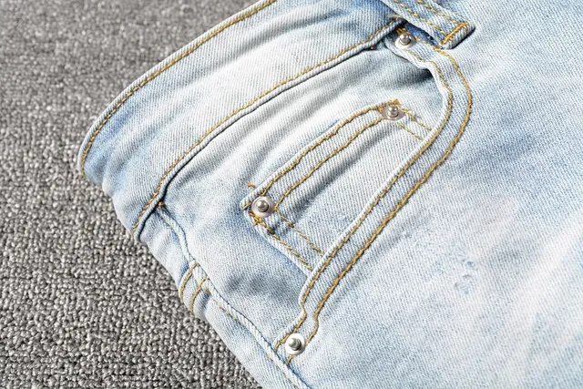 हल्की धुलाई distressed slim fit ripped जींस 2