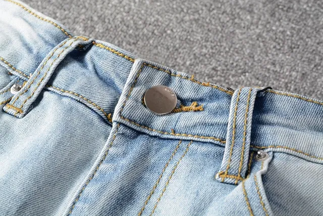 हल्की धुलाई distressed slim fit ripped जींस 6