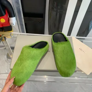 Zapatillas de casa de color verde lima con pelo, slip-on