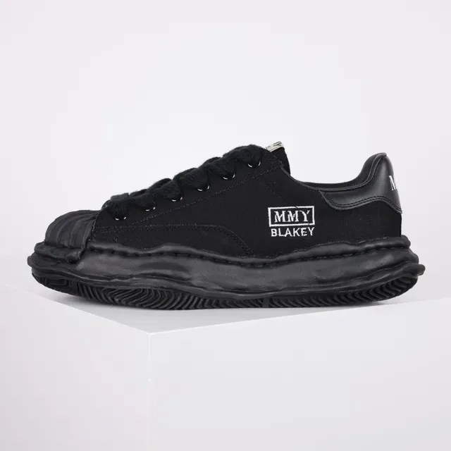 MMY BLAKEY Black Canvas Sculpted Sole Lifestyle Sneakers 9