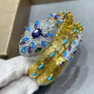 Pulsera de gemas multicolores en forma de serpiente enrollada