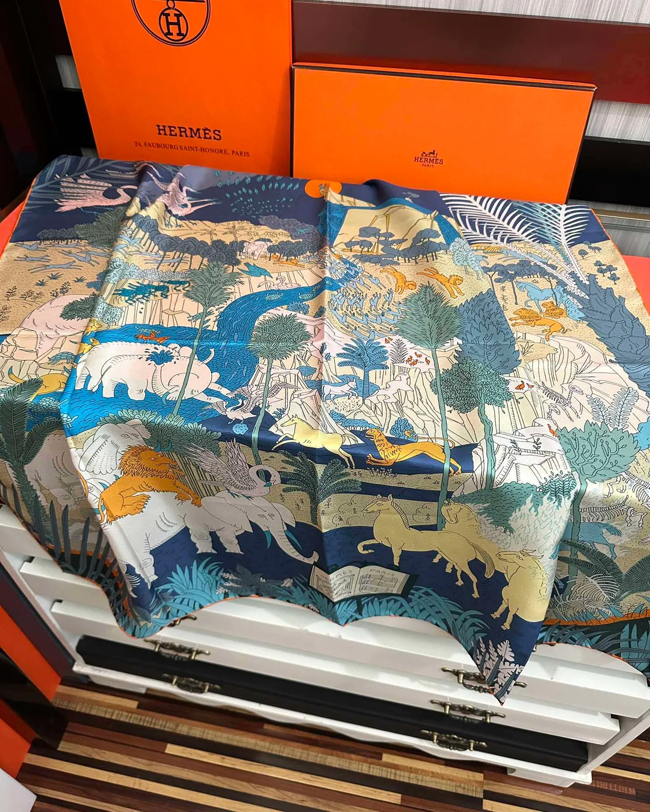 Bufanda de seda con estampado botánico cuadrado multicolor 6