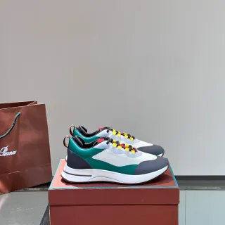 Tênis lifestyle multicolor com cadarços toggle
