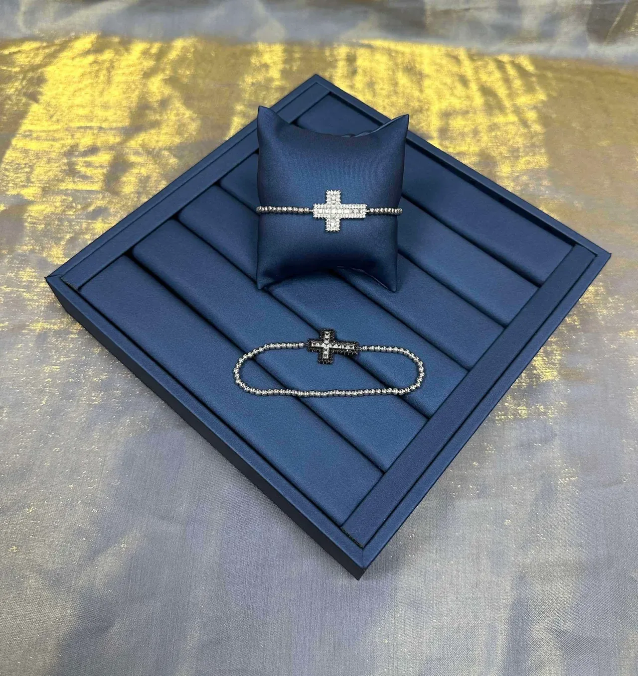 Navy Silver Crystal-Embellished Cross-Shaped Bracelet 9