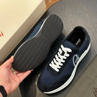 Zapatillas Navy White con upper de malla-suede híbrido y cordones planos