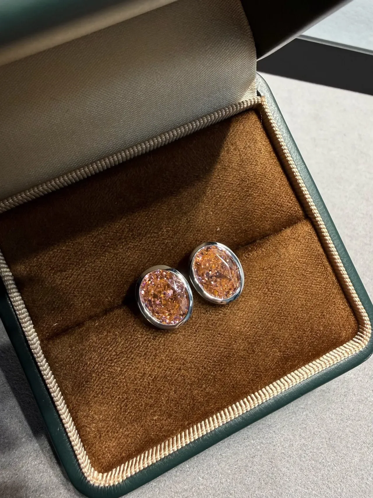 Oval Faceted Orange-Pink Gemstone Stud Earrings 3