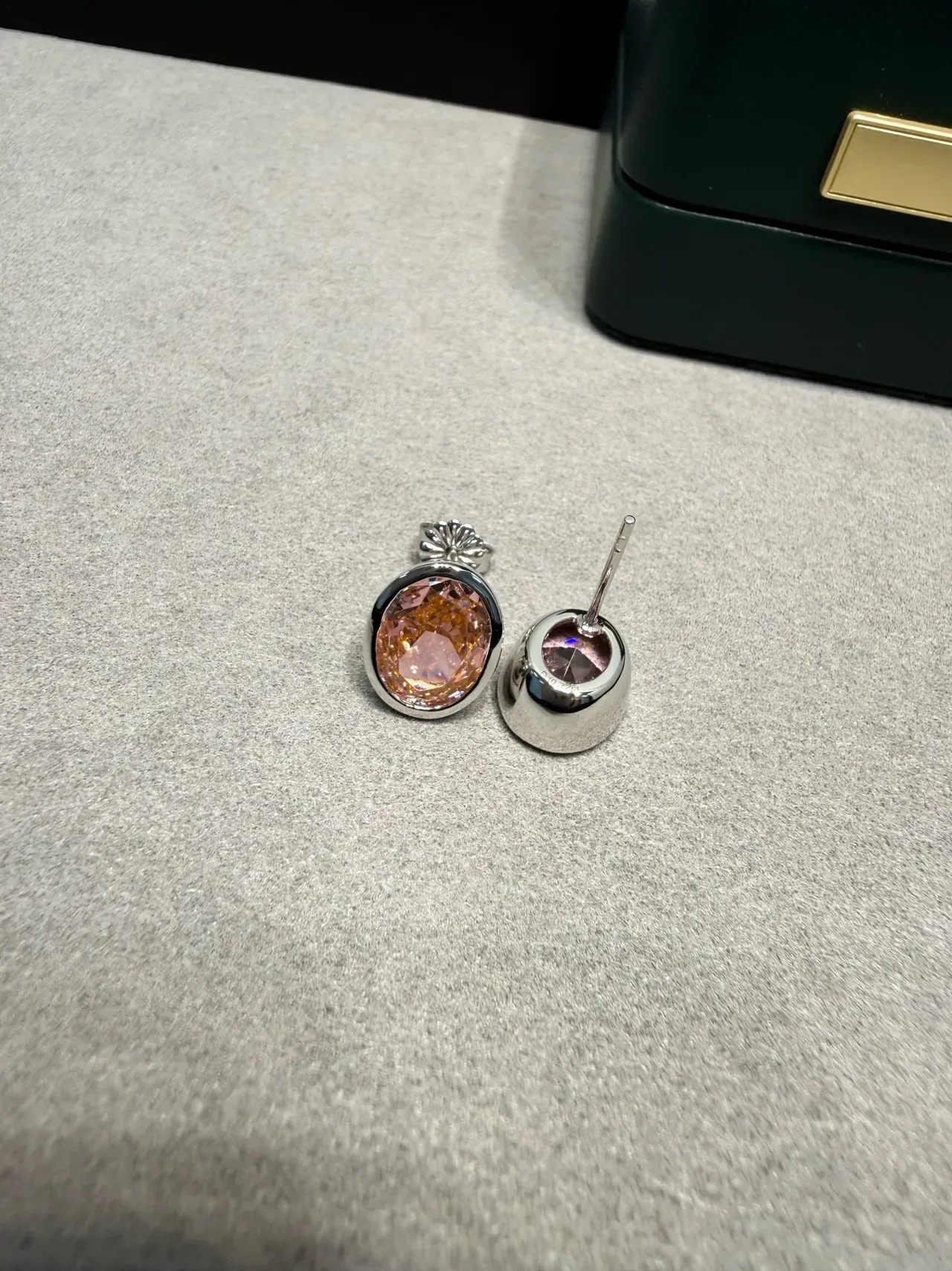 Oval Faceted Orange-Pink Gemstone Stud Earrings 8