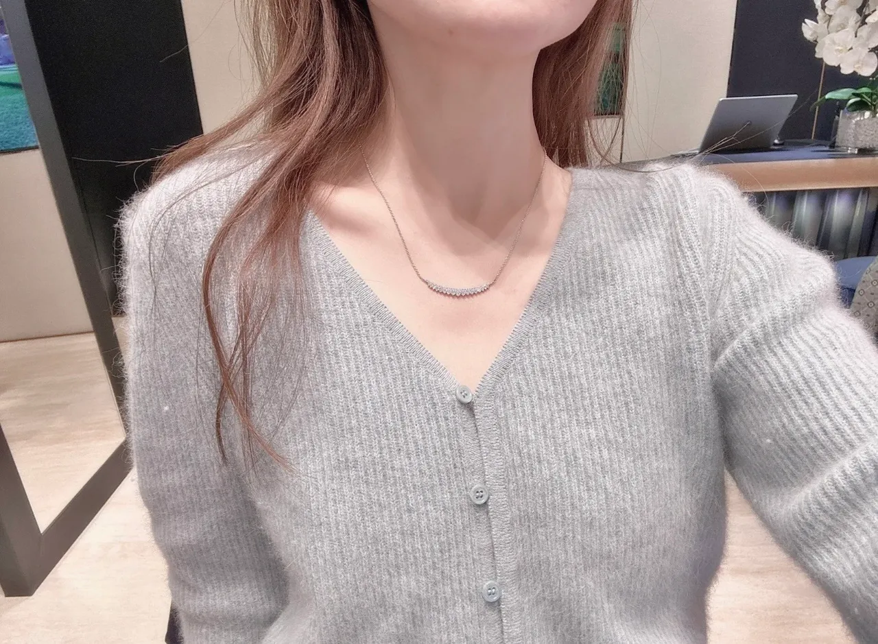 Pavé Curved Bar Pendant Necklace 4