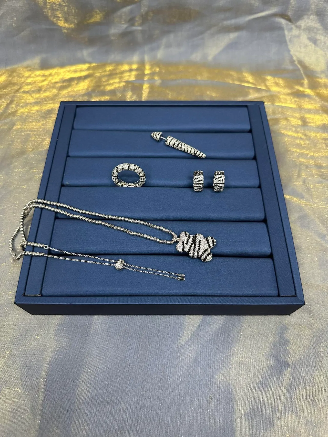 Pavé-Set Striped Hoop Earrings 5