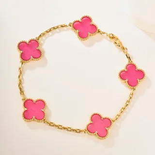 Pulsera de cadena de oro rosa con charms de cuatrohojas esmaltados