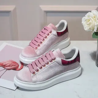Zapatillas con suela de plataforma rosa rojo y parte superior de terciopelo