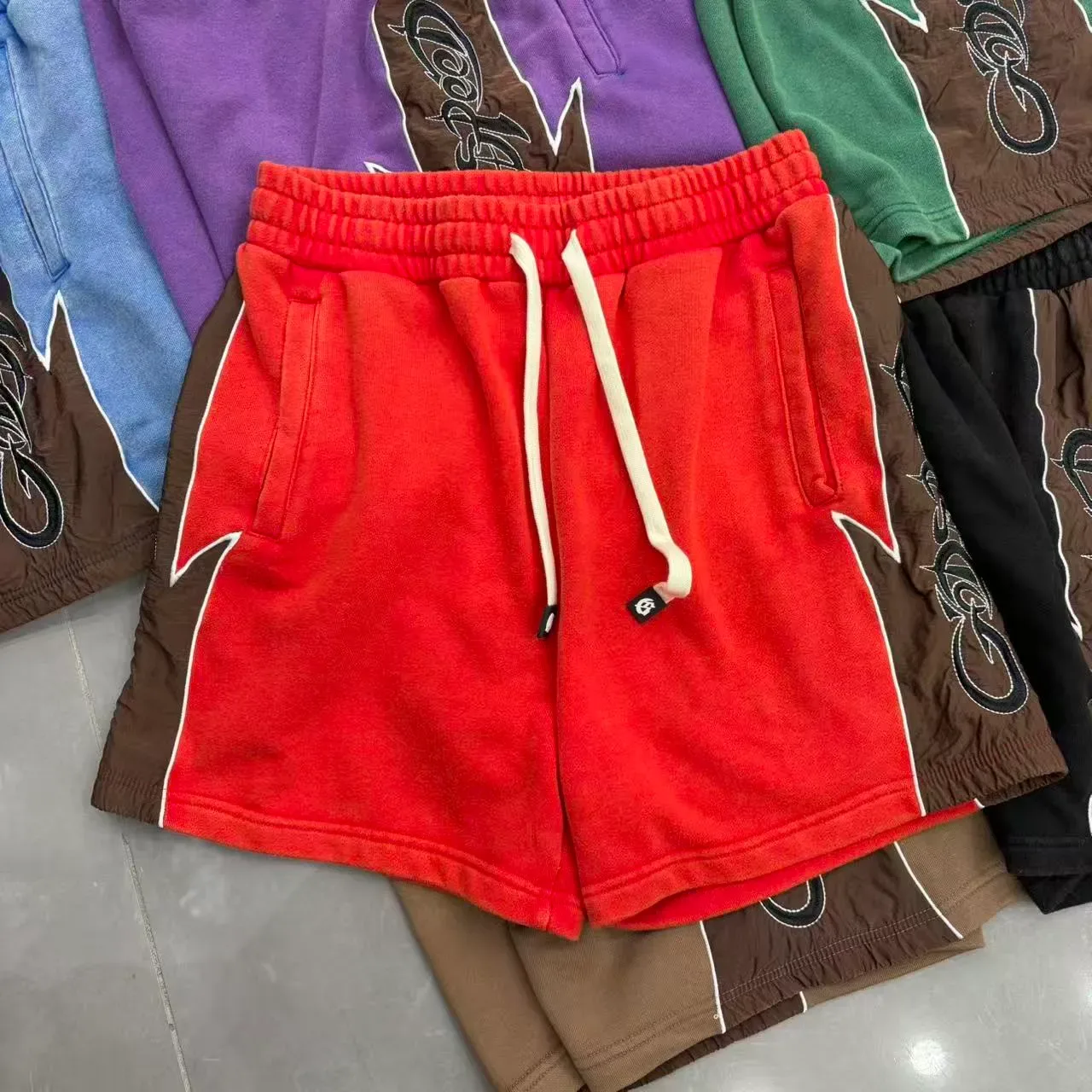Red Brown Drawstring Waist Contrast Side Panels Shorts 3