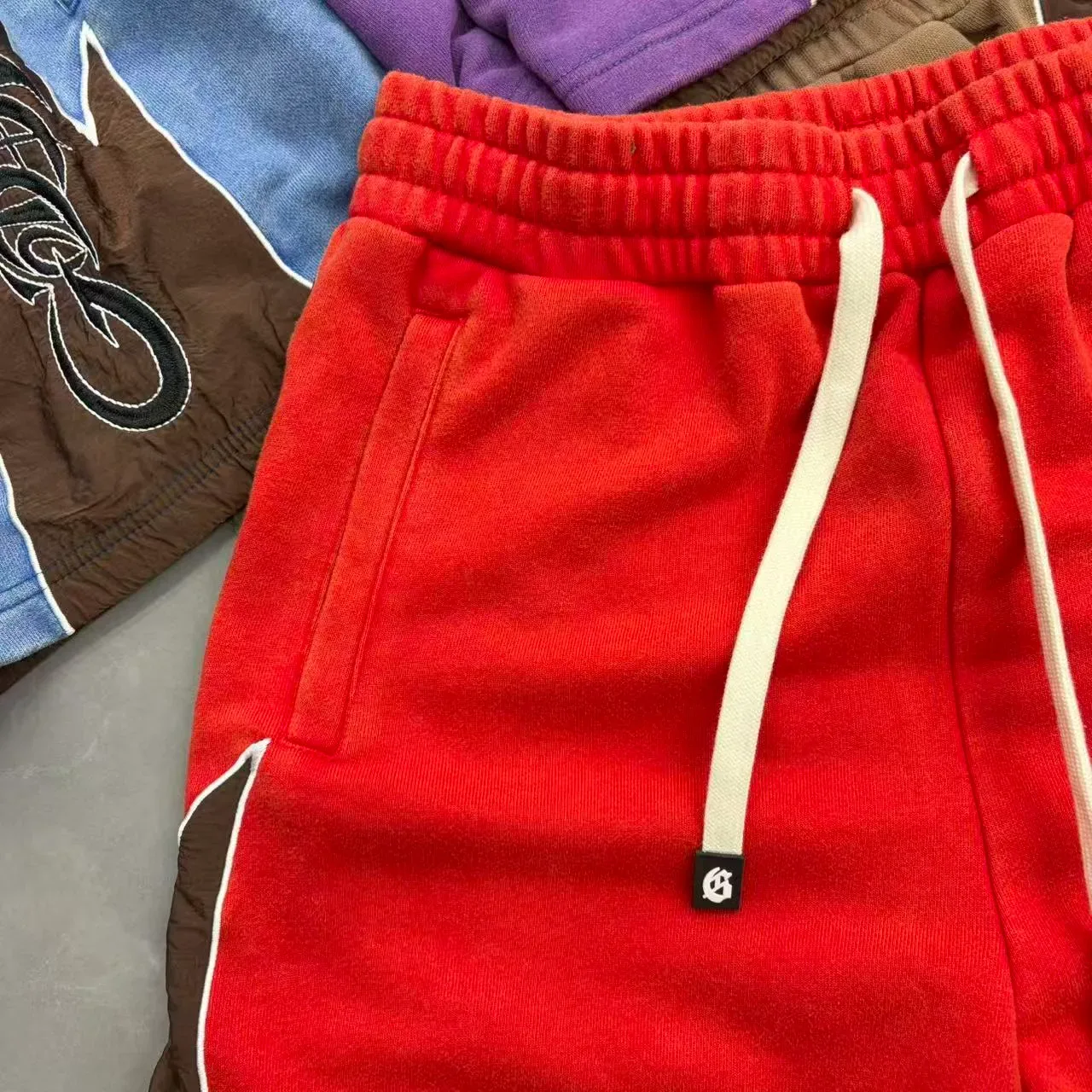 Red Brown Drawstring Waist Contrast Side Panels Shorts 4