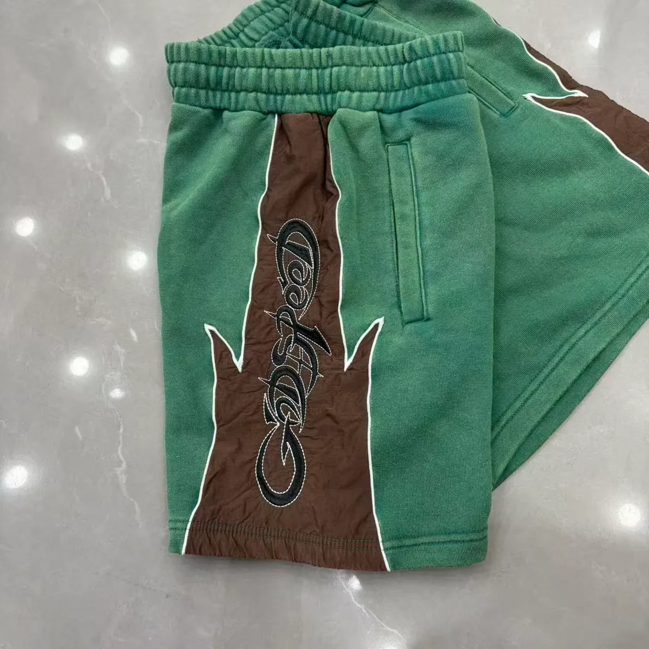 Red Brown Drawstring Waist Contrast Side Panels Shorts 19