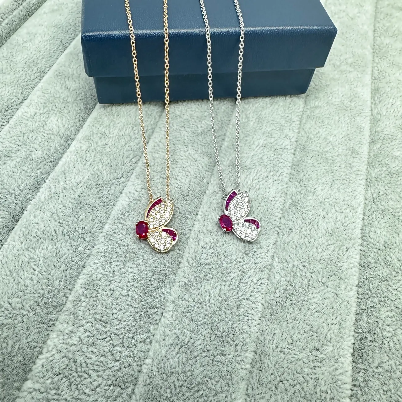 Red Gold Butterfly-Shaped Pendant Pavé-Set White Stones Necklace 3