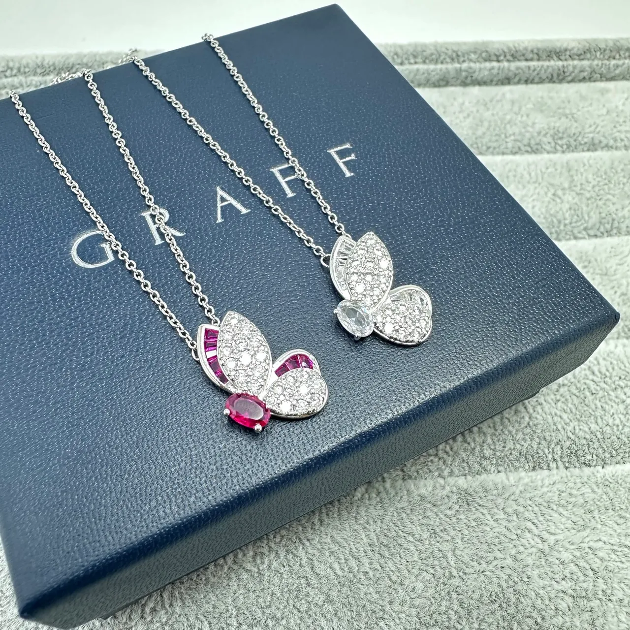 Red Gold Butterfly-Shaped Pendant Pavé-Set White Stones Necklace 5