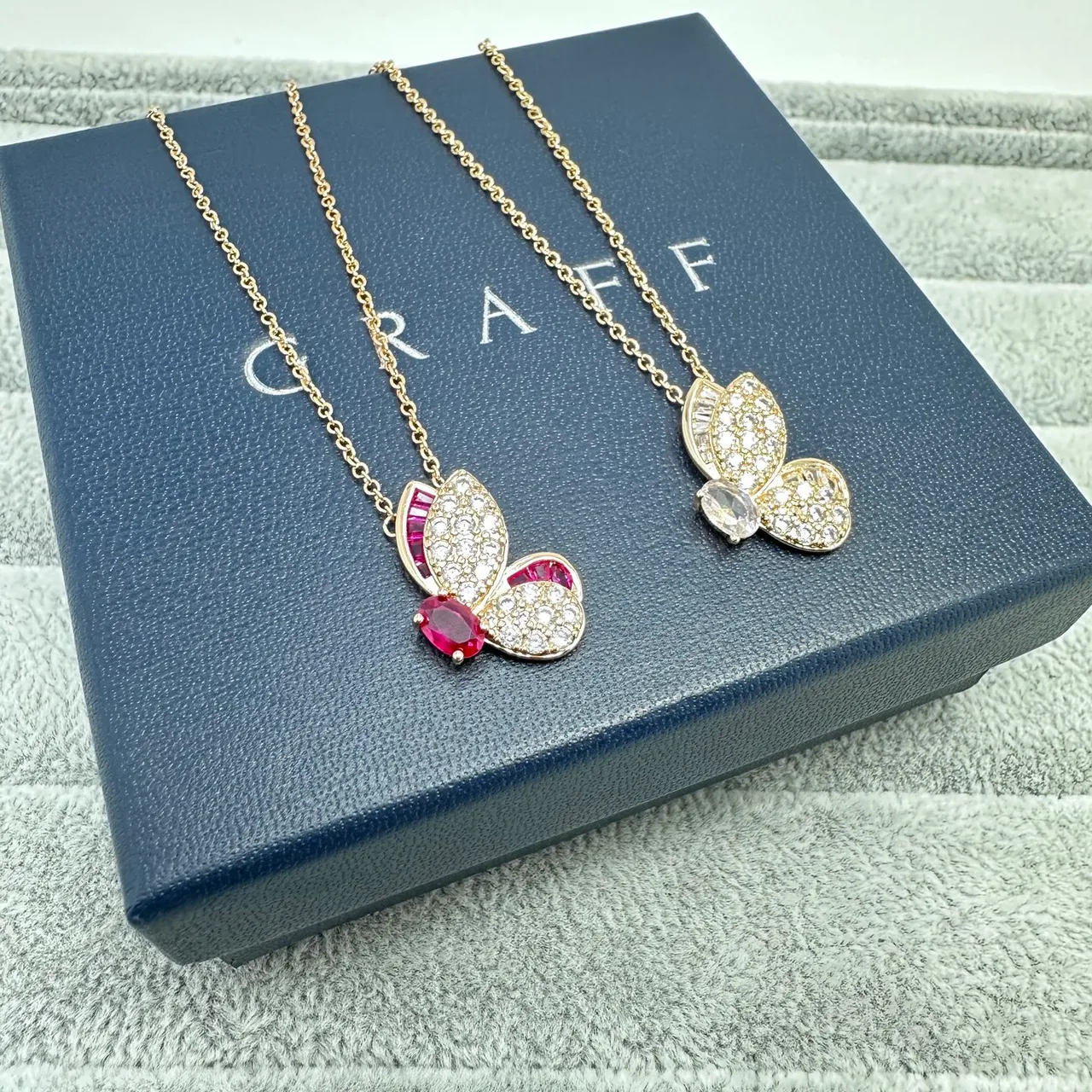 Red Gold Butterfly-Shaped Pendant Pavé-Set White Stones Necklace 6