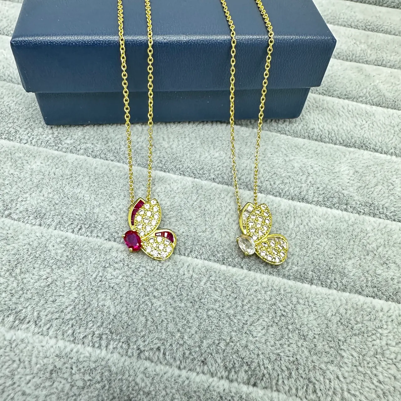 Red Gold Butterfly-Shaped Pendant Pavé-Set White Stones Necklace 7