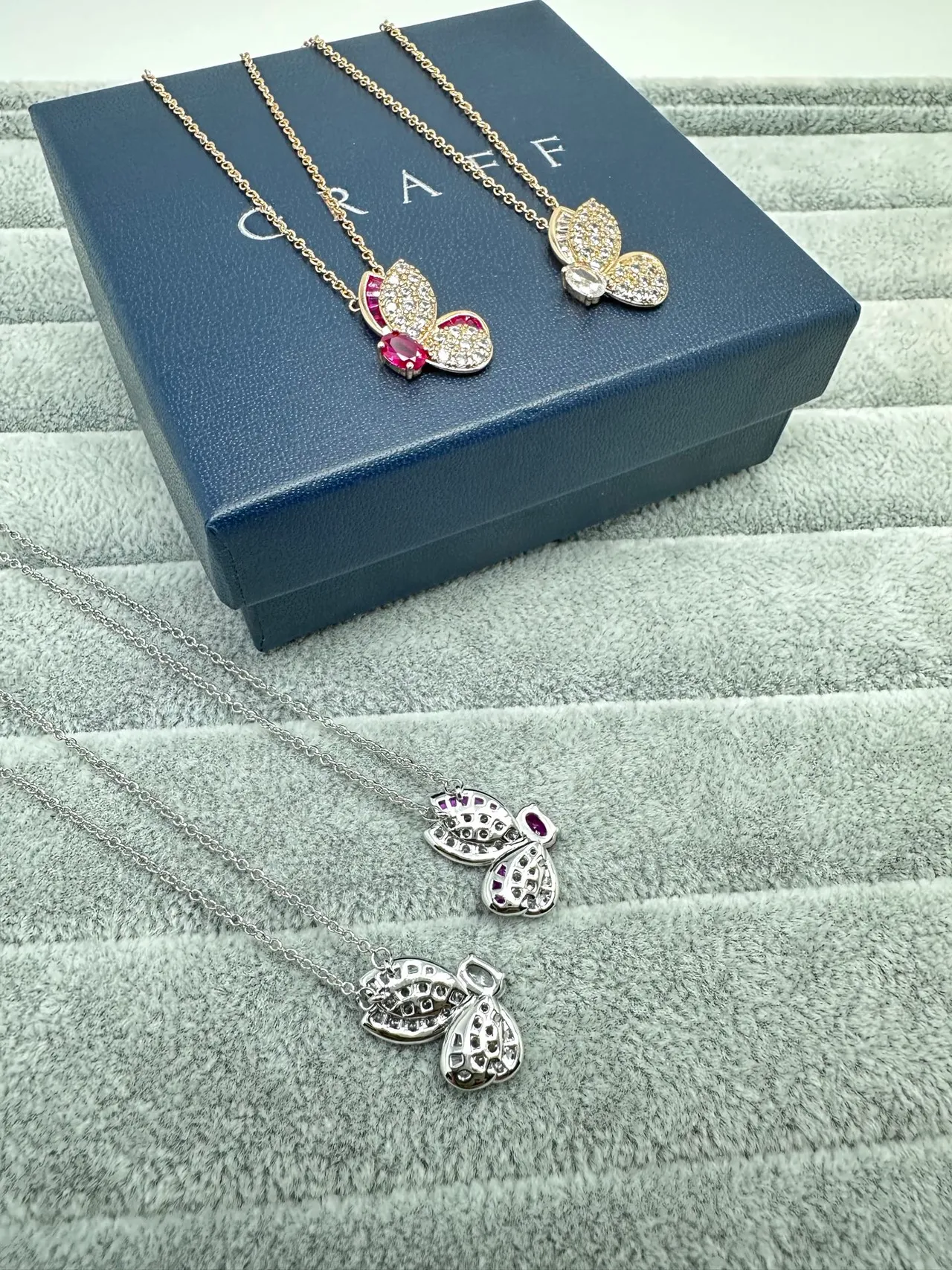 Red Gold Butterfly-Shaped Pendant Pavé-Set White Stones Necklace 8