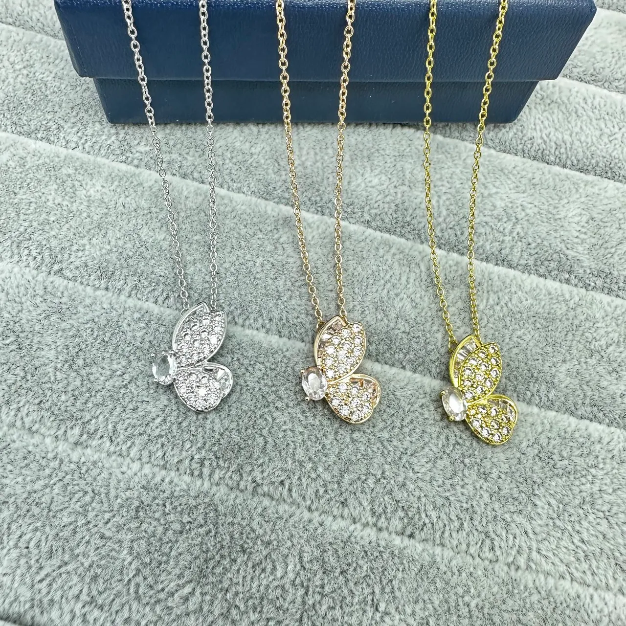 Red Gold Butterfly-Shaped Pendant Pavé-Set White Stones Necklace 9