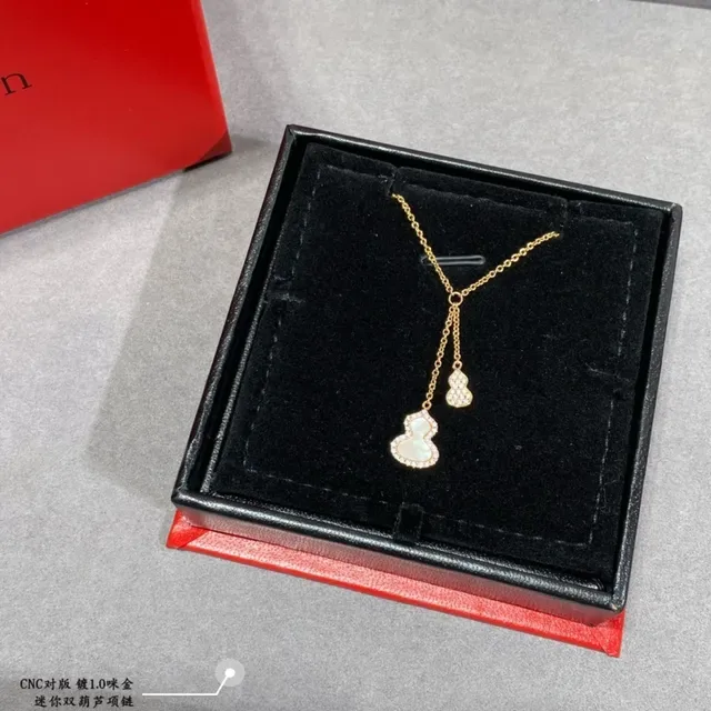 Red Gold Gourd-Shaped Pendant Pavé Halo Necklace 5