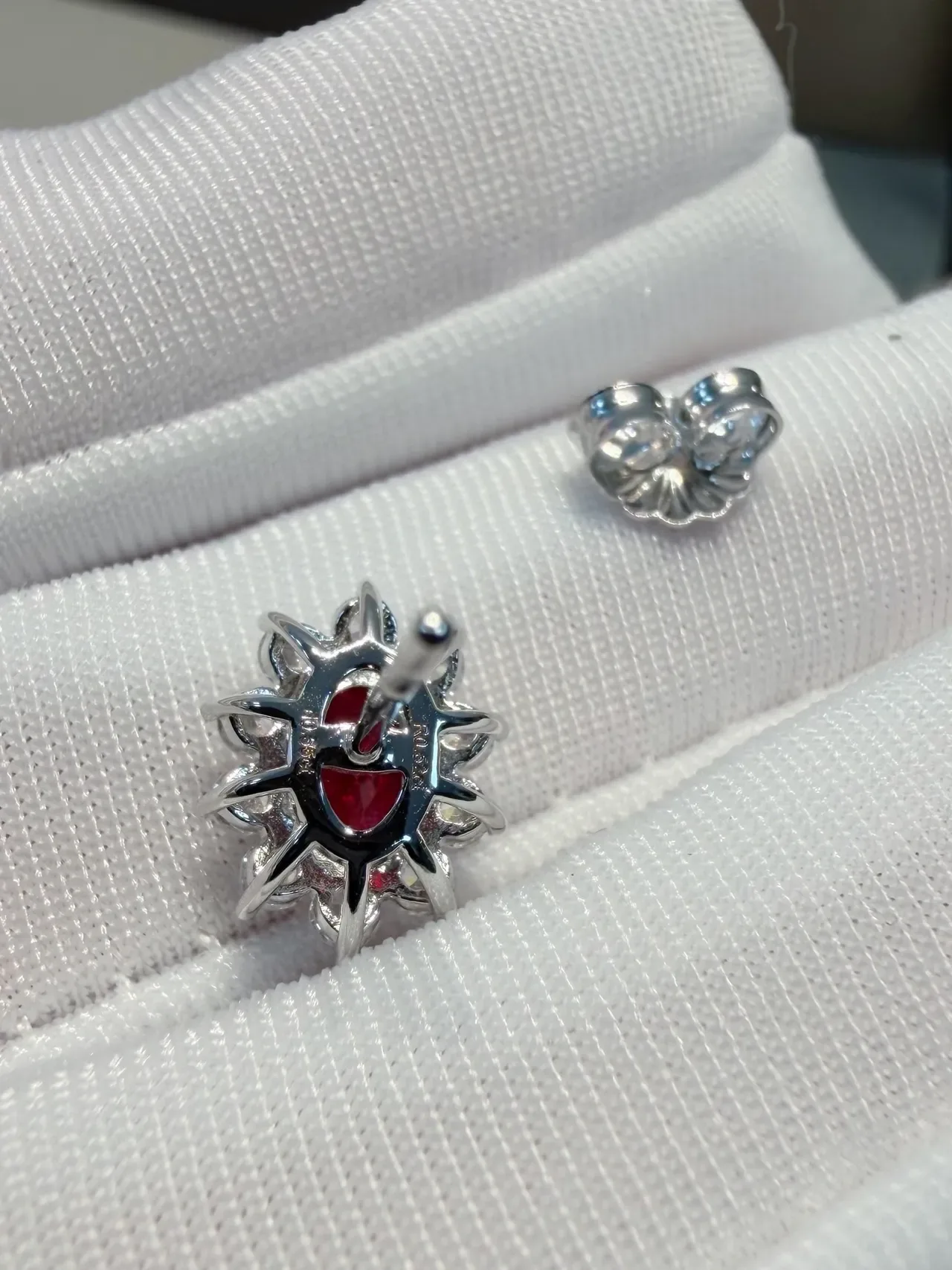 Red Silver Oval-Cut Central Stone Halo-Style Surround Ring 5