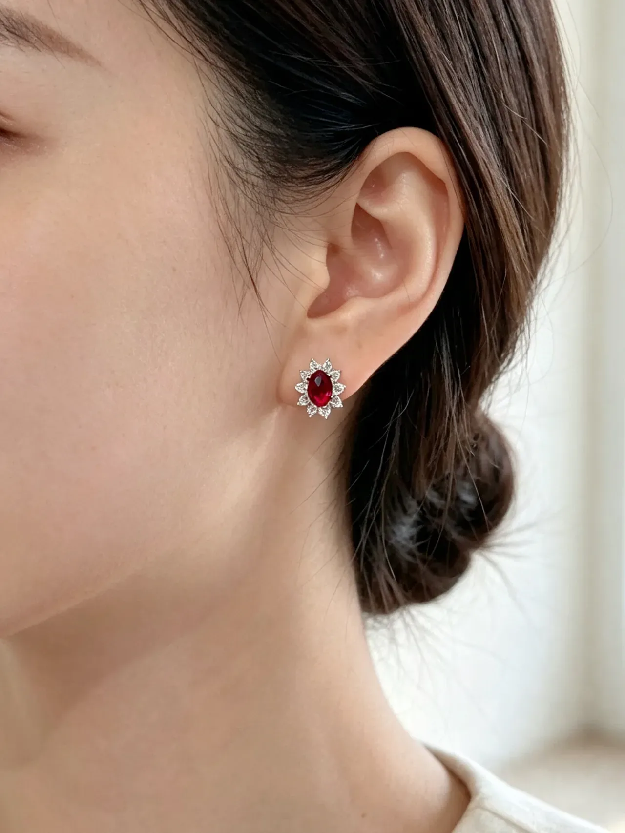 Red Silver Oval-Cut Central Stone Halo-Style Surround Ring 9