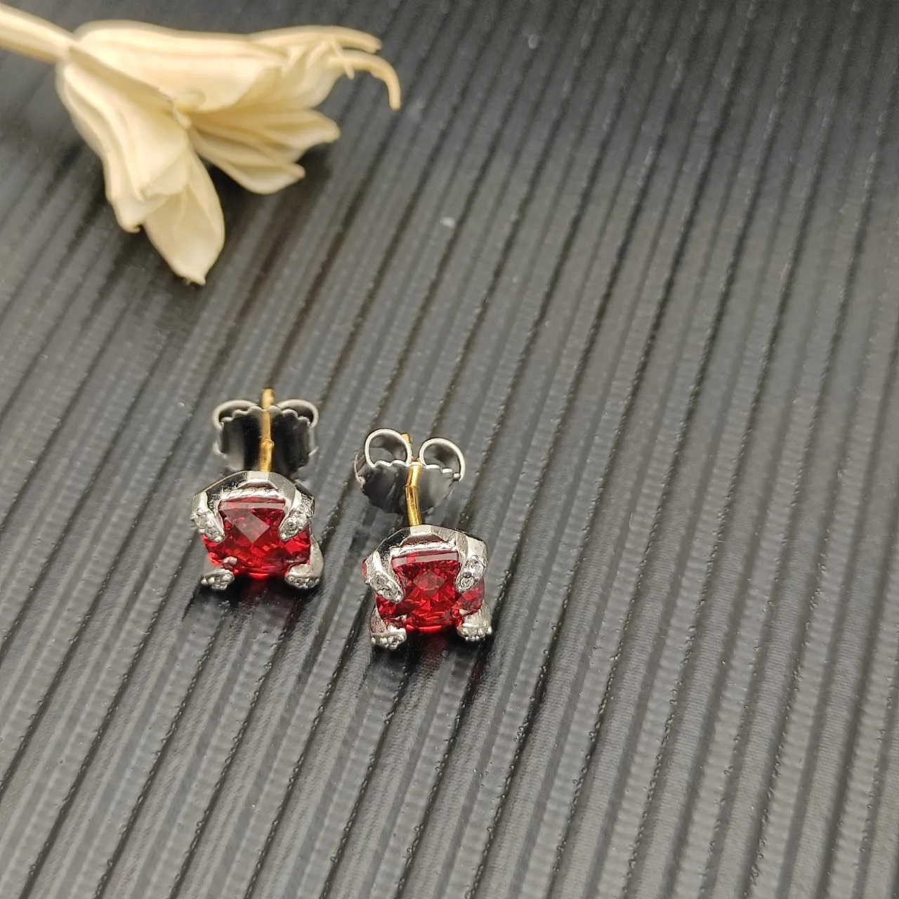 Red Silver Square-Cut Gemstone Metal Earrings 2