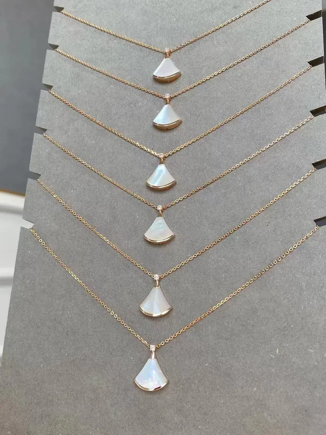 Rose Gold Fan-Shaped Mother-of-Pearl Pendant Necklaces 2