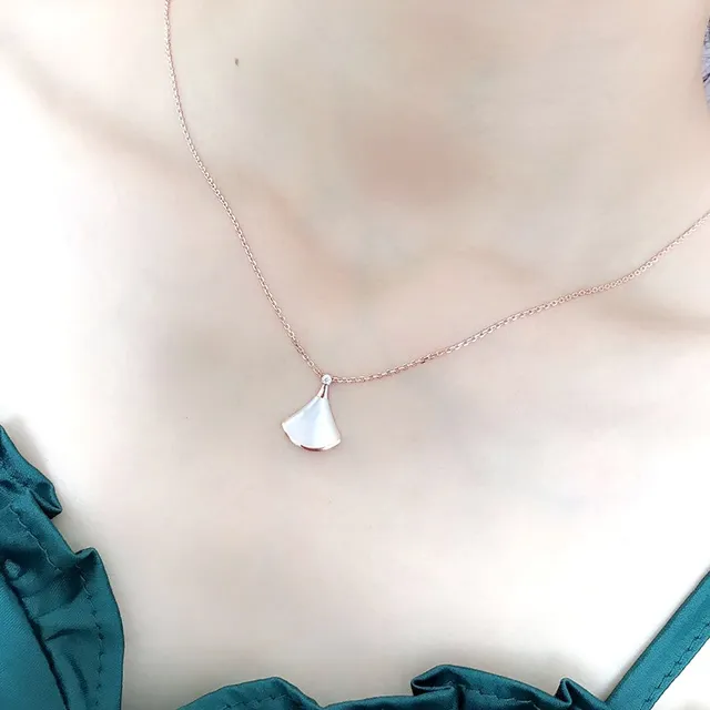 Rose Gold Fan-Shaped Openwork Pendant Necklace 4