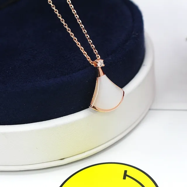 Rose Gold Fan-Shaped Openwork Pendant Necklace 7