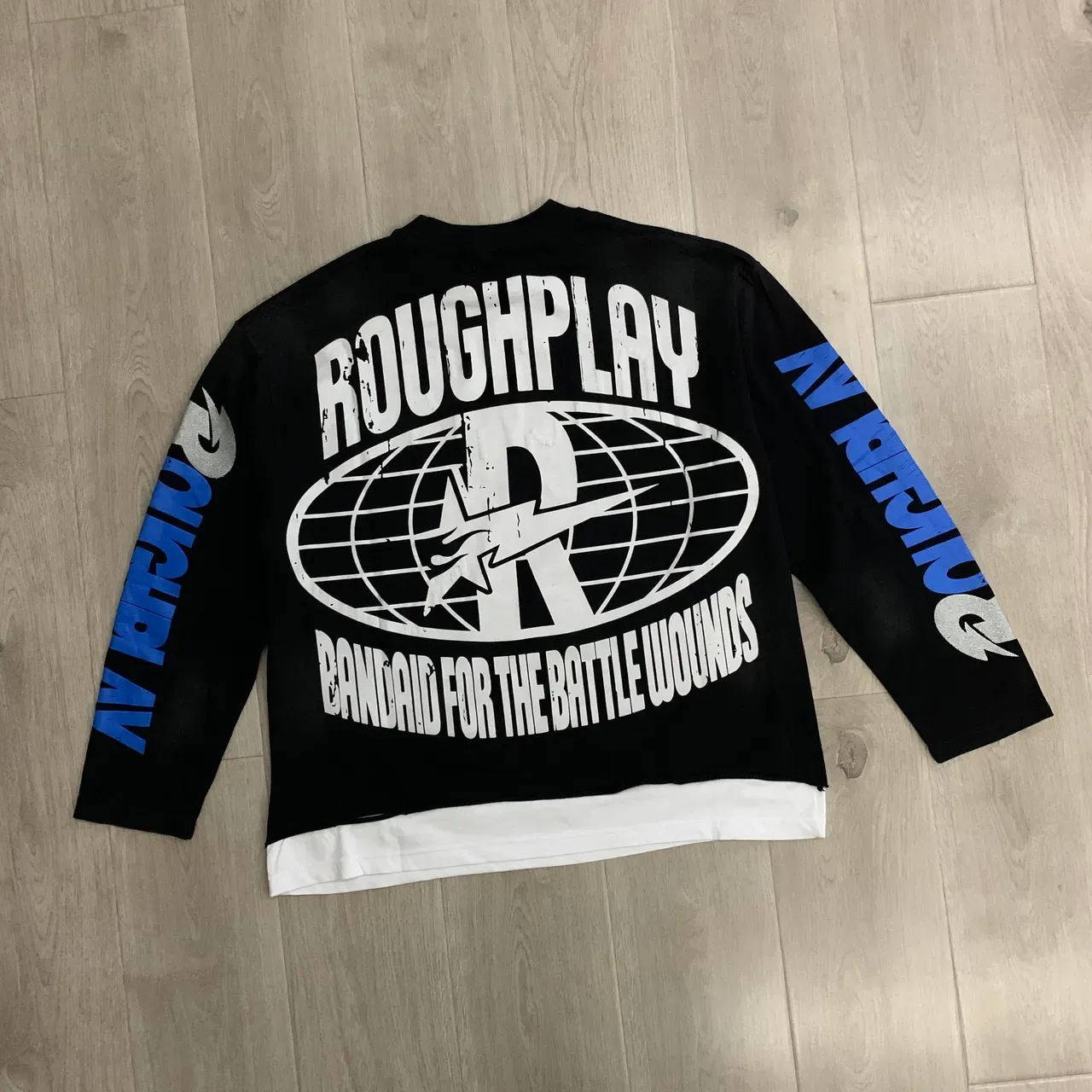 ROUGH Graphic-Print Cropped Long-Sleeve Sweater 6