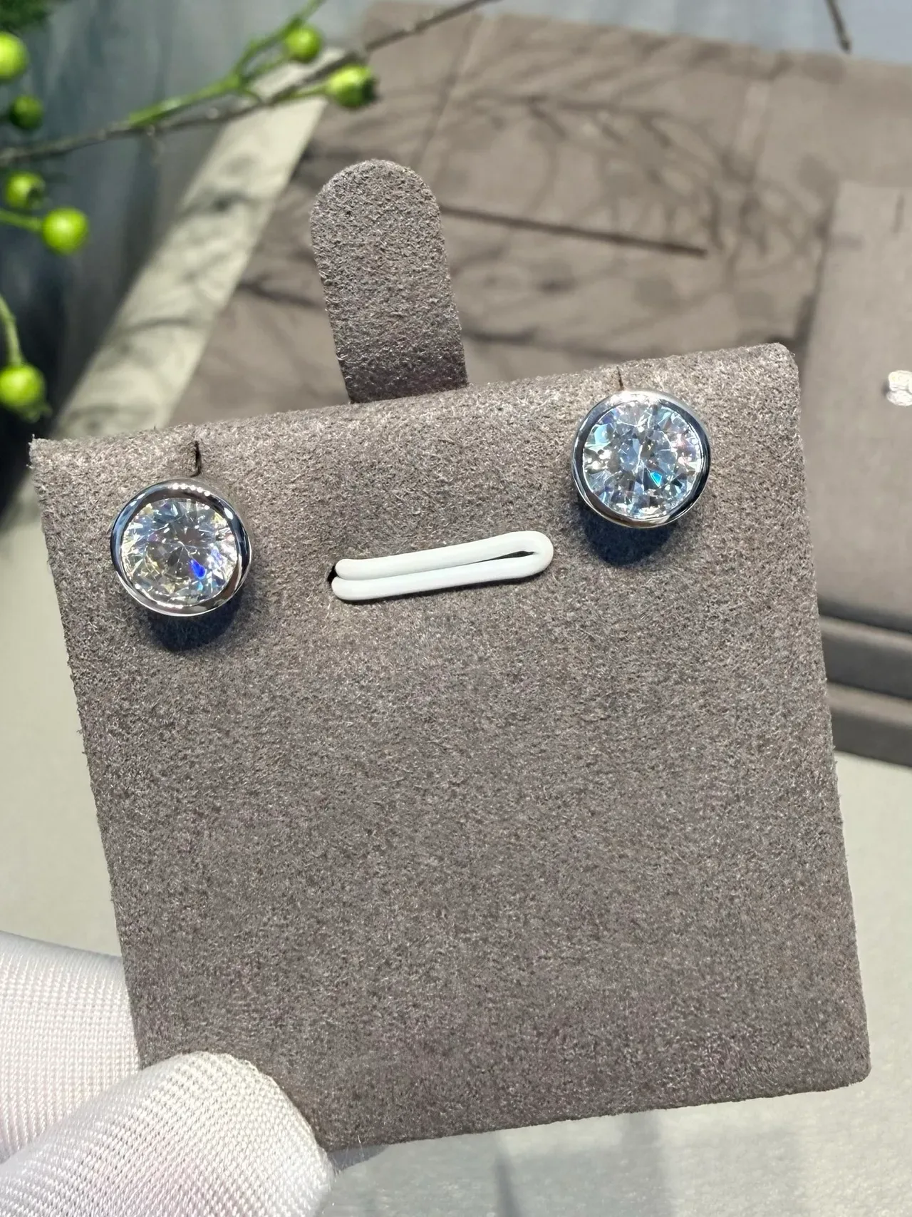 Round Bezel-Set Faceted Clear Stone Stud Earrings 4
