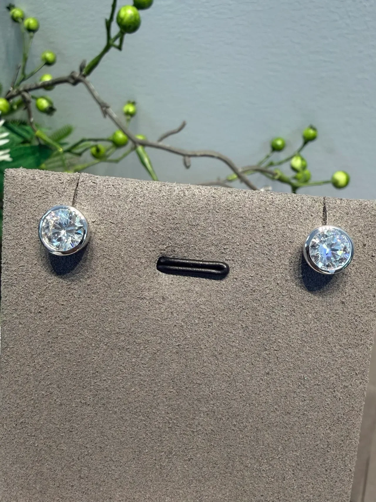 Round Bezel-Set Faceted Clear Stone Stud Earrings 7