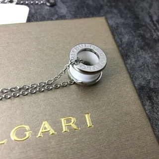 银白色桶形吊坠项链